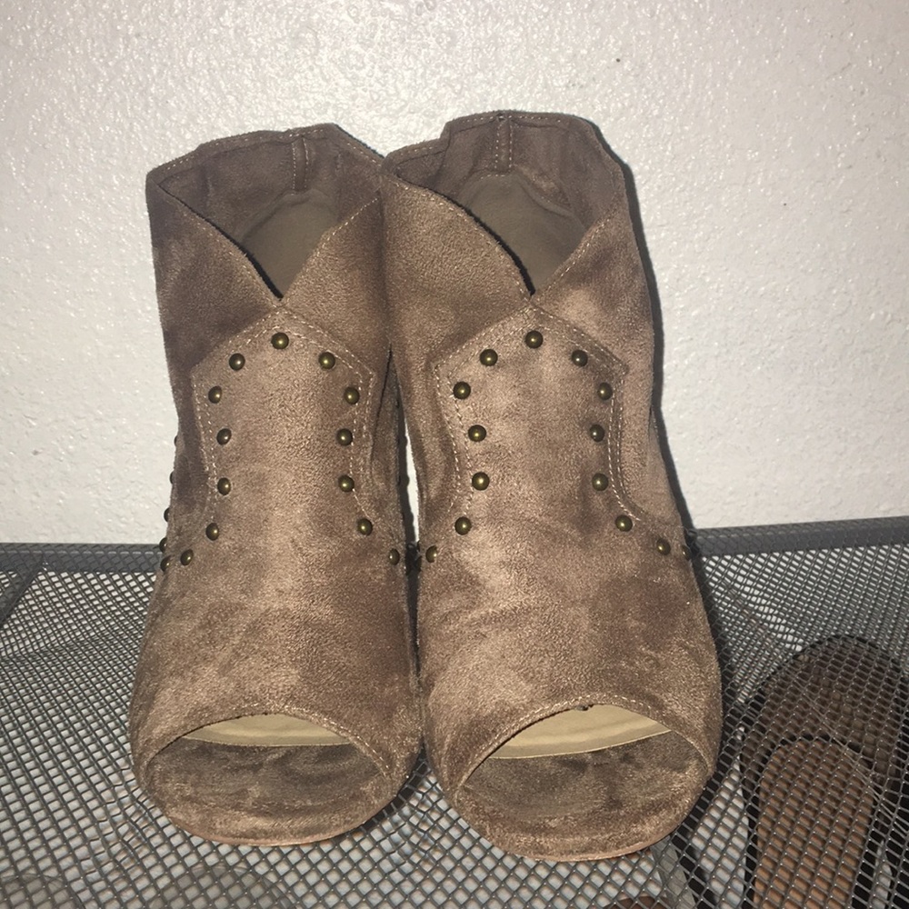 Soft fabric heels